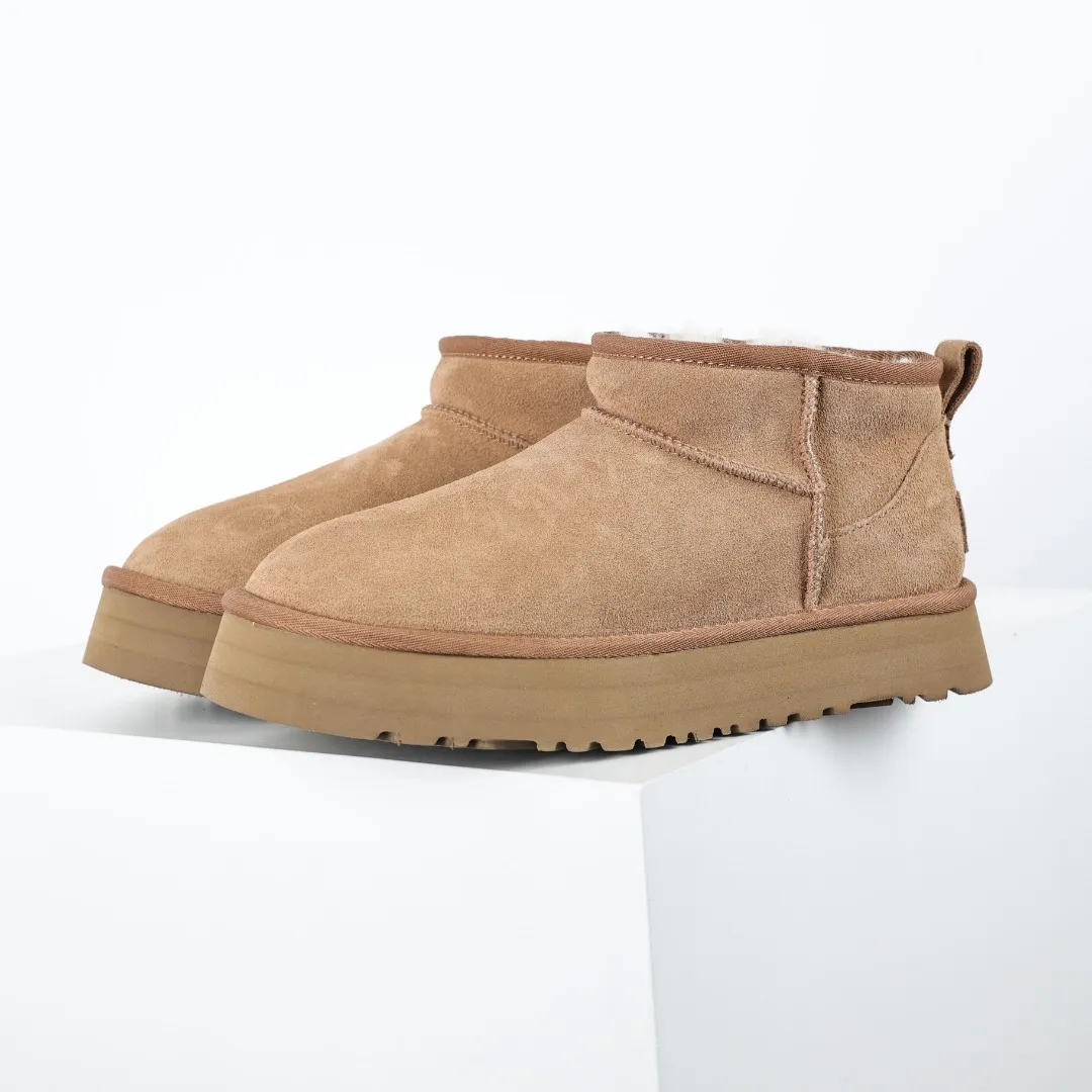 Pick up locally 💰560 Core recommended good price It is a very suitable choice for home furnishings. In the new year, uug launched a series of styles, which are partial to the preferences of young consumers and have also moved to the forefront of fashion trends. Shoe body material: water-repellent coated suede upper, 17 mm UGGPURE™ implantable wool insole, lightweight non-slip and comfortable rubber outsole, with brand LOGO and trademark, with full packaging Size: 35 36 37 38 39 40